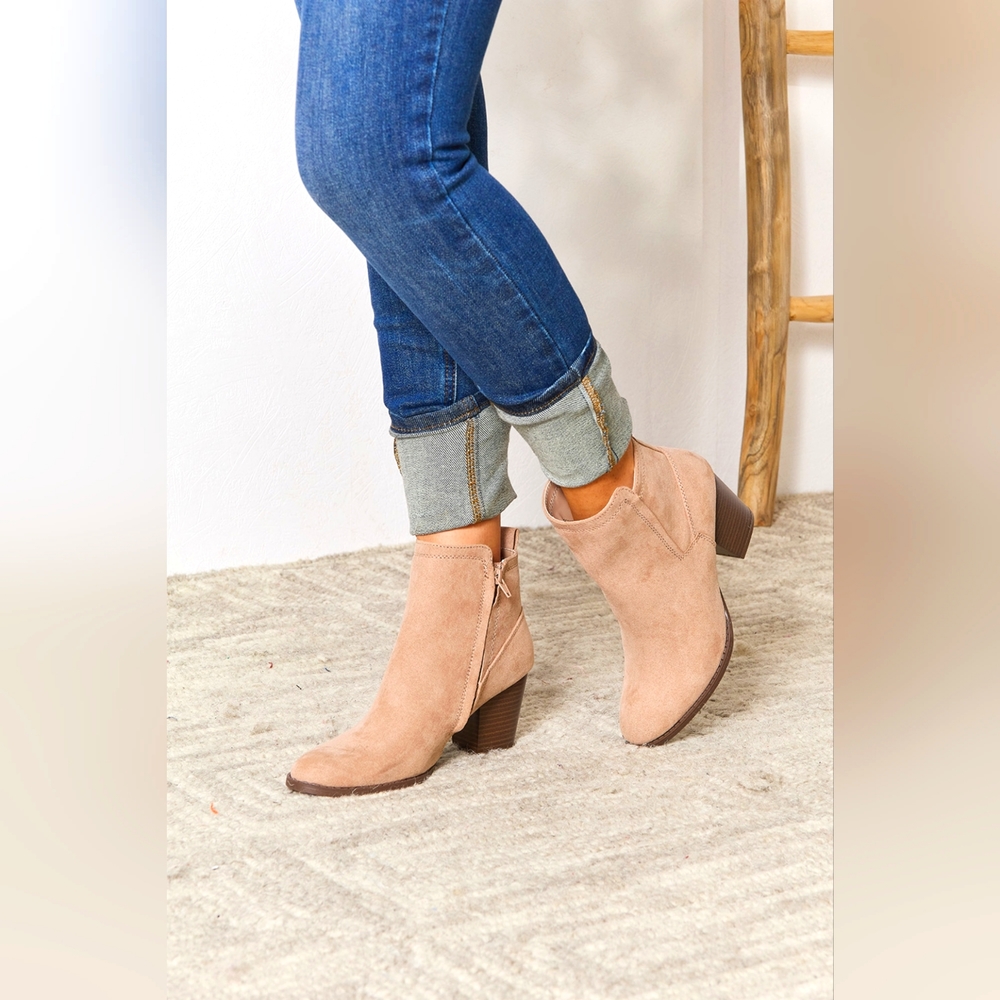 East Lion Corp Block Heel Point Toe Ankle Boots
